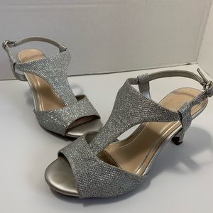 Arabella perp toe pumps in sparkling silver size 7